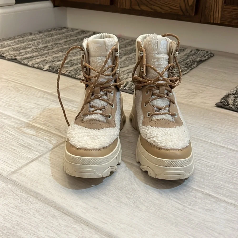 Sorel Wedge Boots - Picture 2 of 7